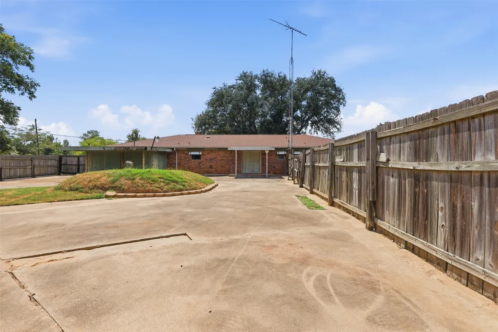 221 County Road 3220 Mt Pleasant, TX 75455