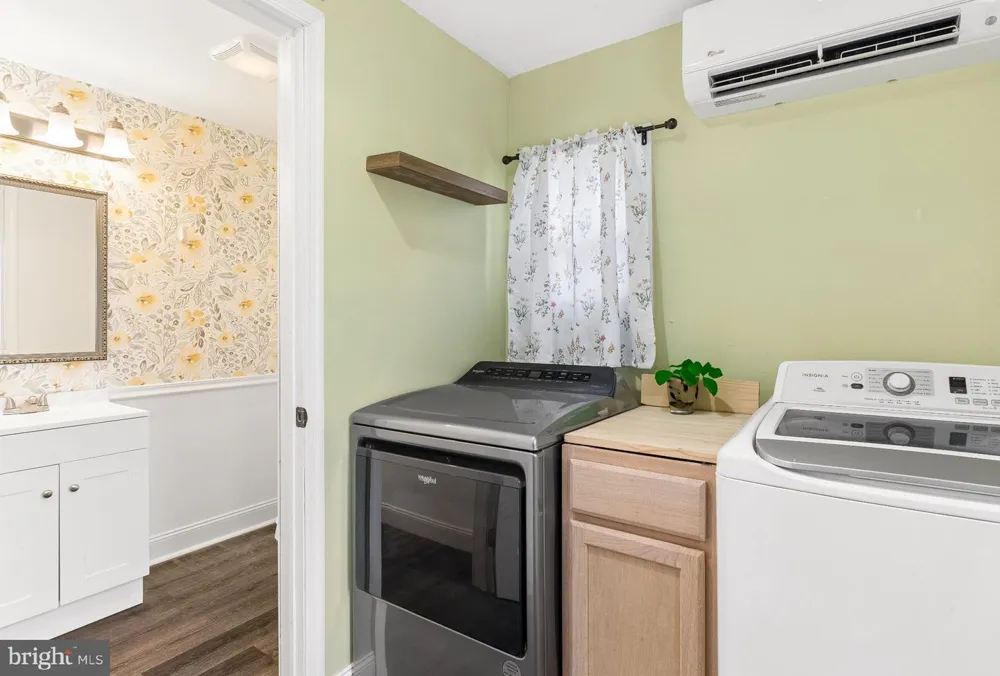 402 WESLEY AVENUE Pitman, NJ 08071