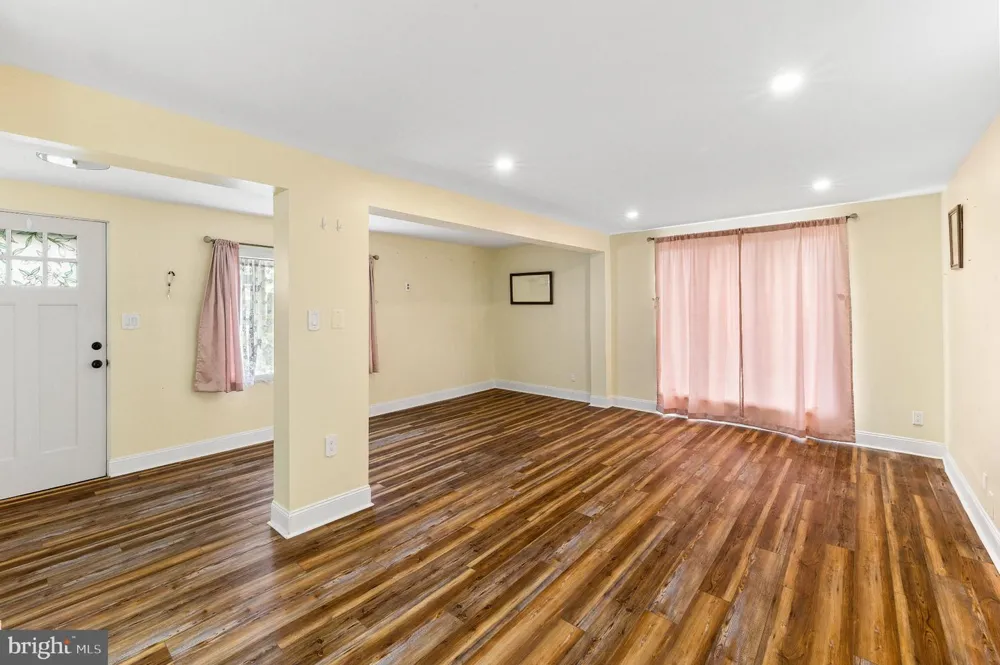 402 WESLEY AVENUE Pitman, NJ 08071