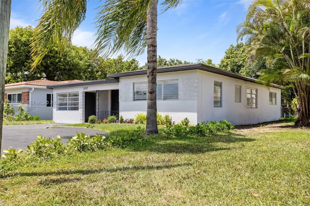 2517 Polk St Hollywood, FL 33020
