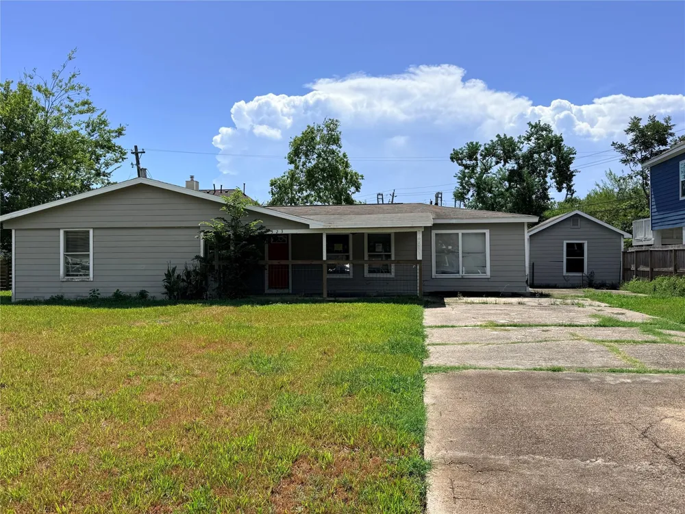 323 Seagrove Street Shoreacres, TX 77571