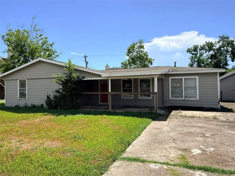323 Seagrove Street Shoreacres, TX 77571