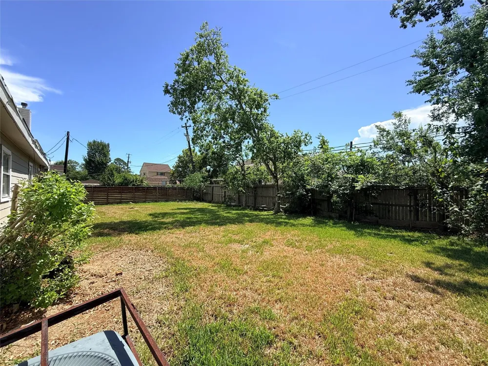 323 Seagrove Street Shoreacres, TX 77571