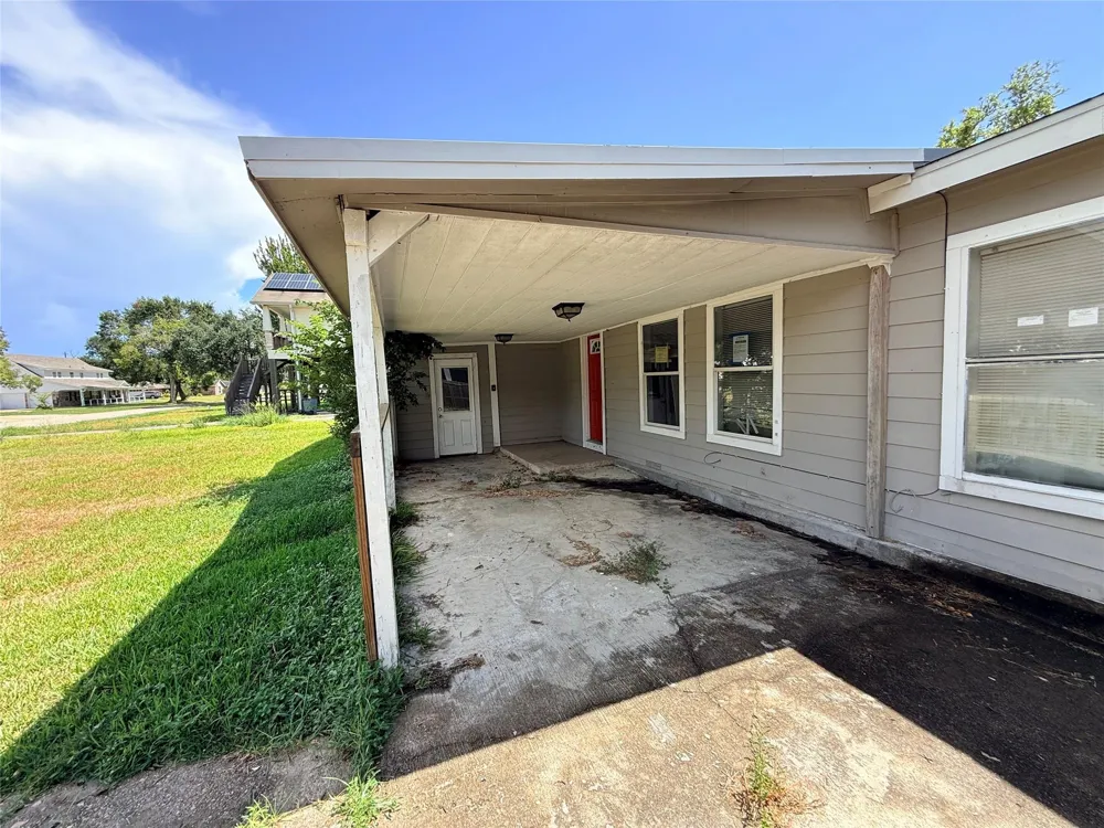 323 Seagrove Street Shoreacres, TX 77571