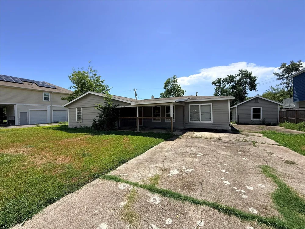 323 Seagrove Street Shoreacres, TX 77571