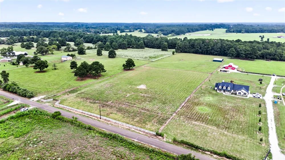 6111 County Road 344 Navasota, TX 77868