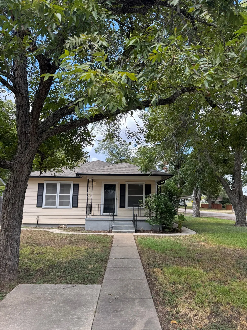 509 Whitehead Street Smithville, TX 78957