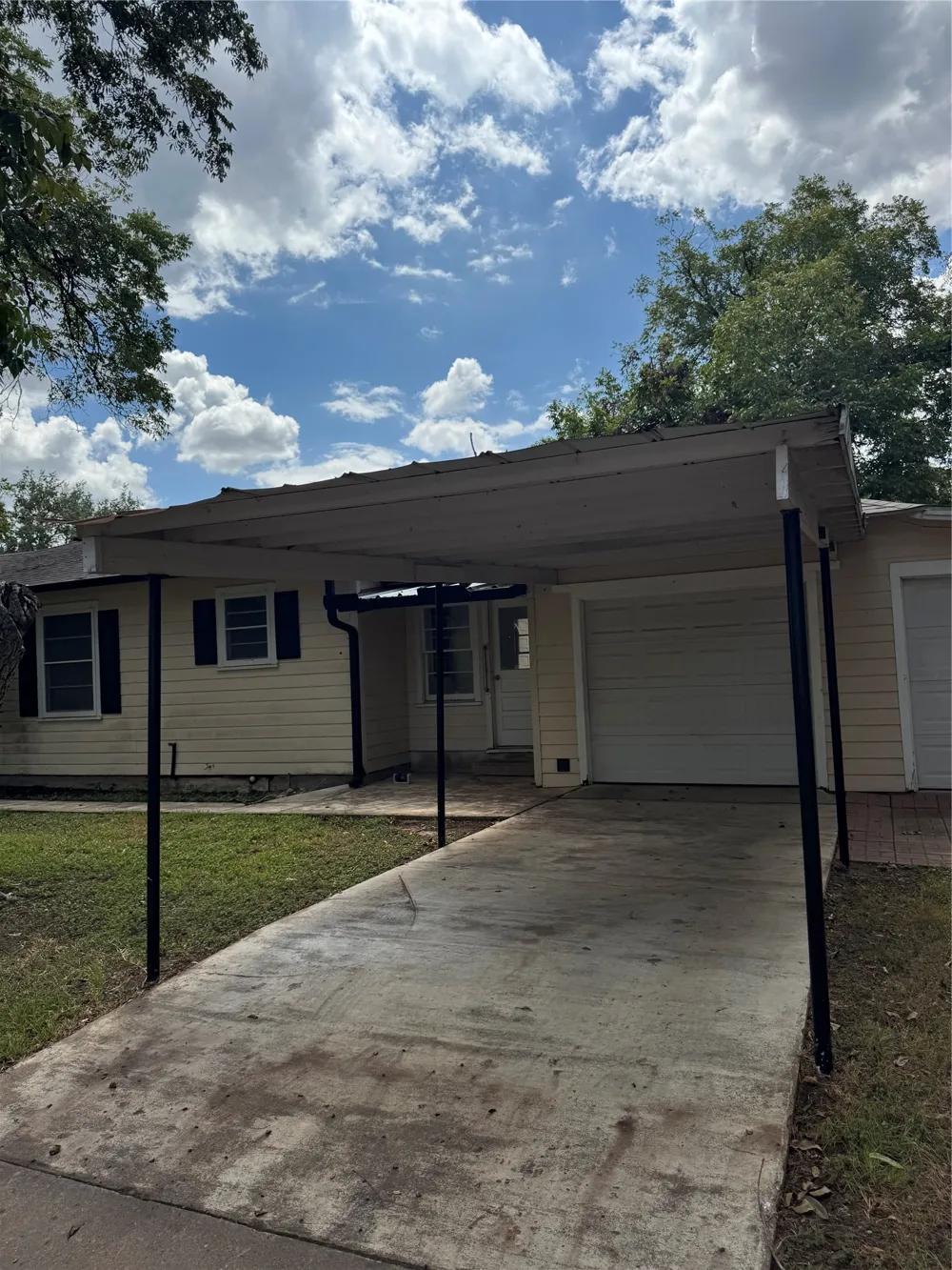 509 Whitehead Street Smithville, TX 78957