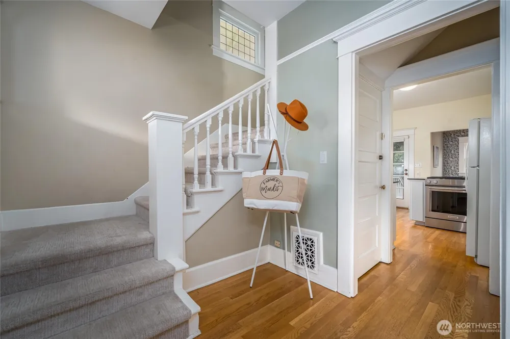 2428 5th Avenue W Seattle, WA 98119