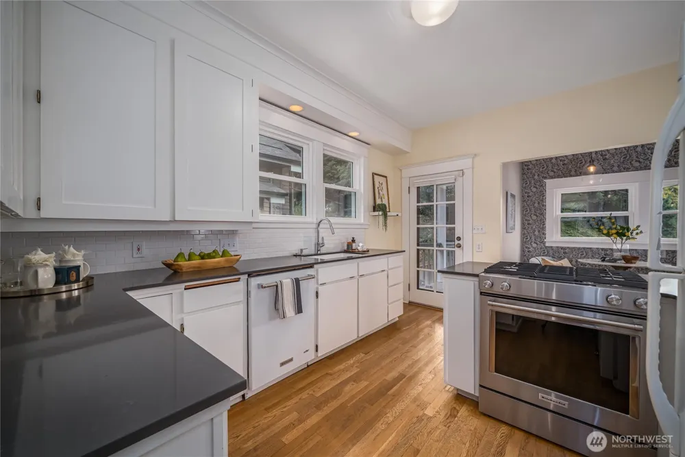 2428 5th Avenue W Seattle, WA 98119