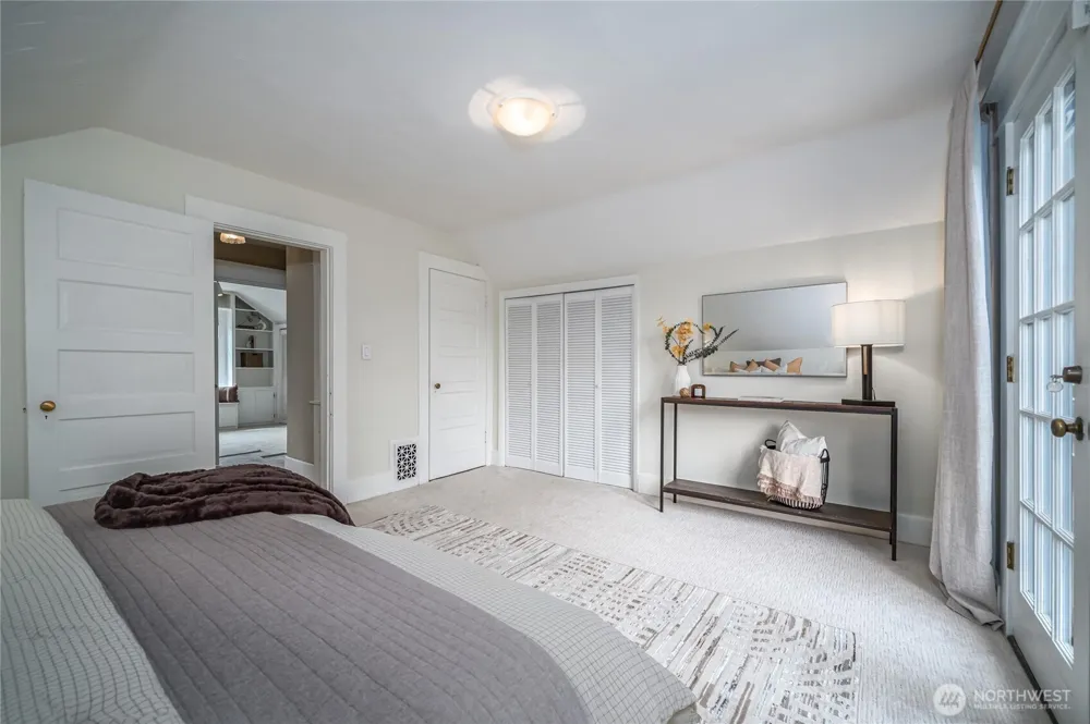 2428 5th Avenue W Seattle, WA 98119