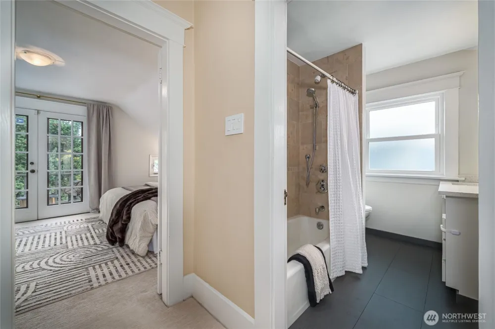 2428 5th Avenue W Seattle, WA 98119