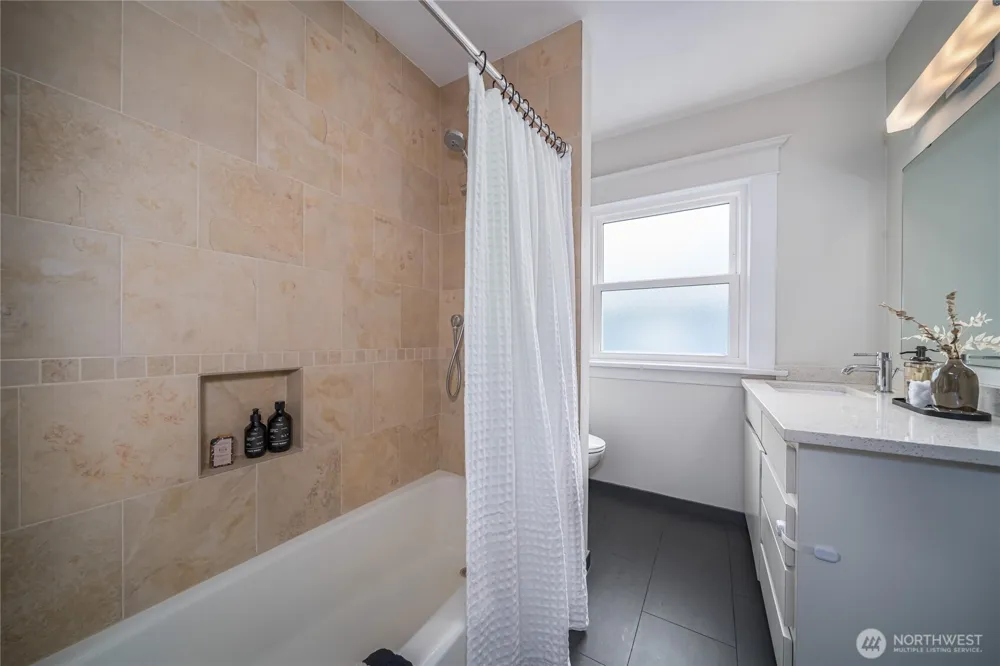 2428 5th Avenue W Seattle, WA 98119