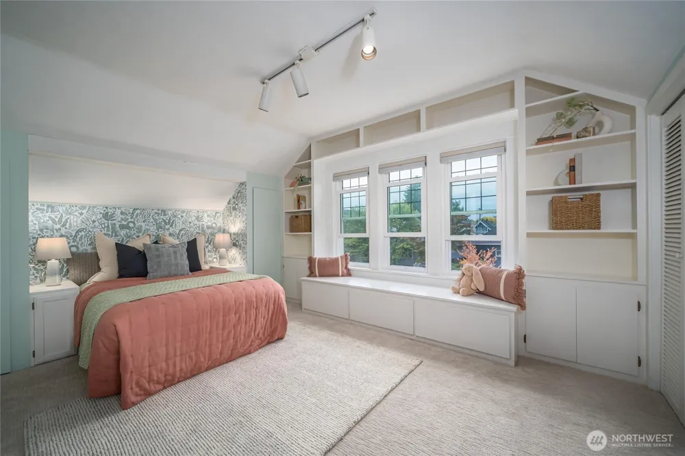 2428 5th Avenue W Seattle, WA 98119