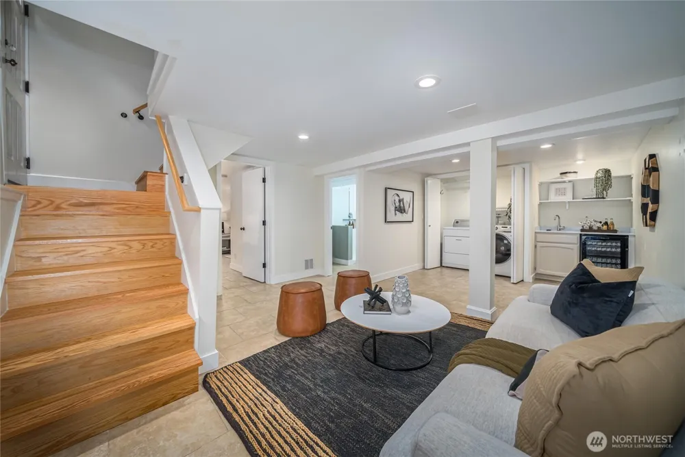 2428 5th Avenue W Seattle, WA 98119