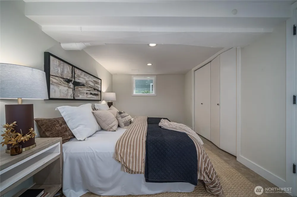 2428 5th Avenue W Seattle, WA 98119