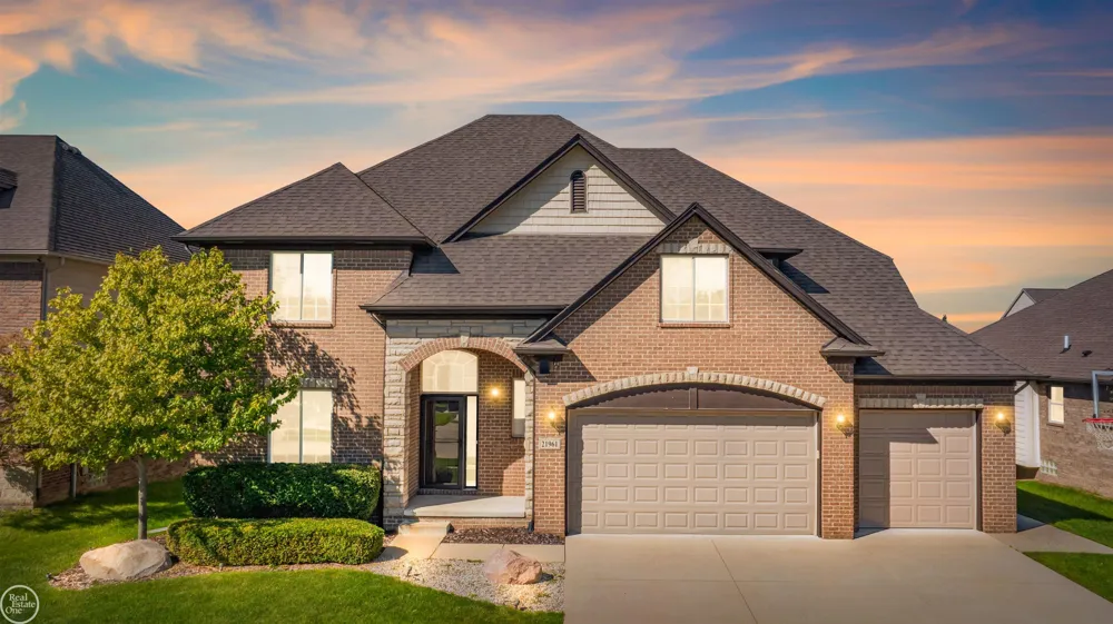 21961 Pinder Court Macomb Township, MI 48044
