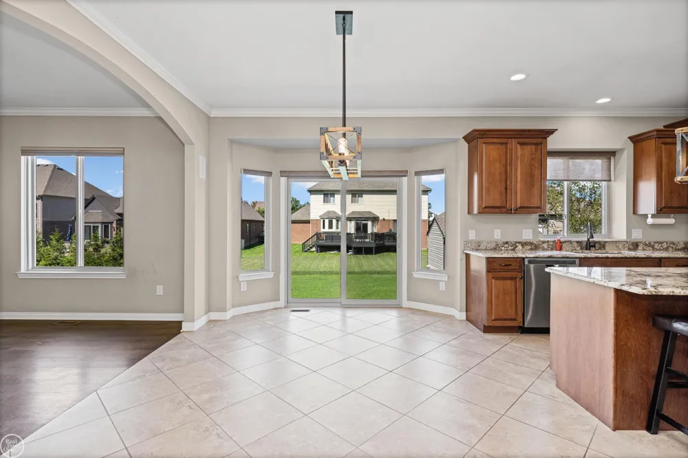 21961 Pinder Court Macomb Township, MI 48044