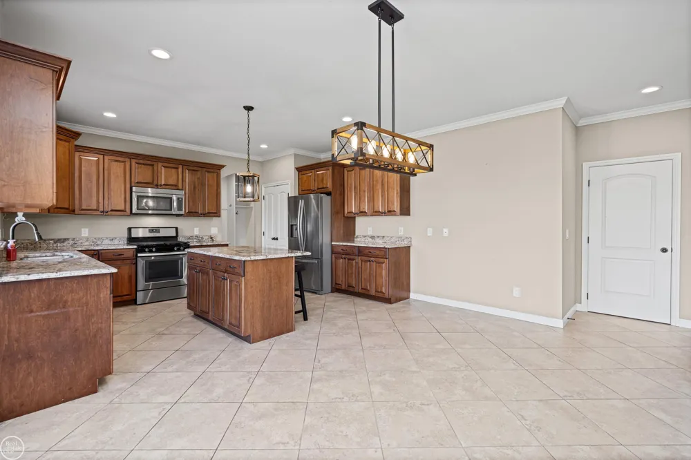 21961 Pinder Court Macomb Township, MI 48044