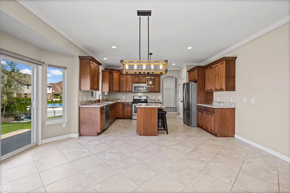21961 Pinder Court Macomb Township, MI 48044