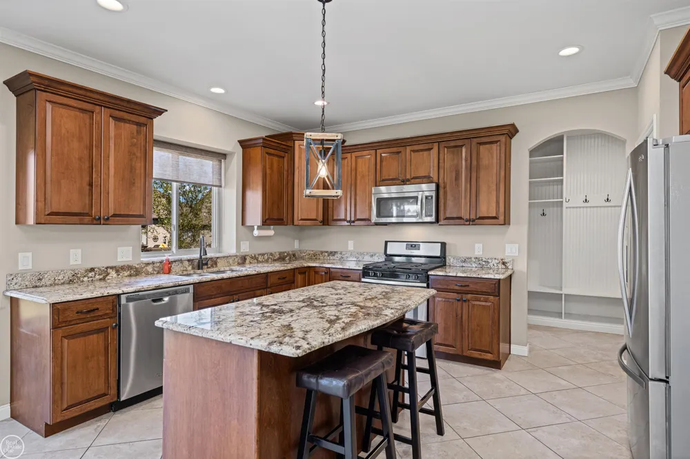21961 Pinder Court Macomb Township, MI 48044