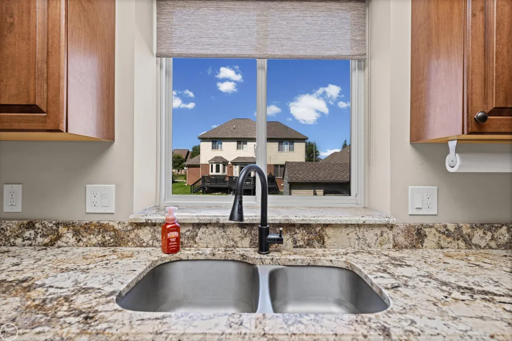 21961 Pinder Court Macomb Township, MI 48044