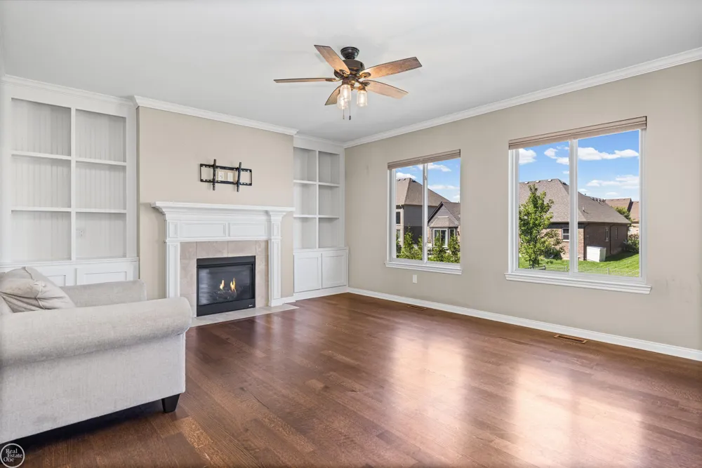 21961 Pinder Court Macomb Township, MI 48044