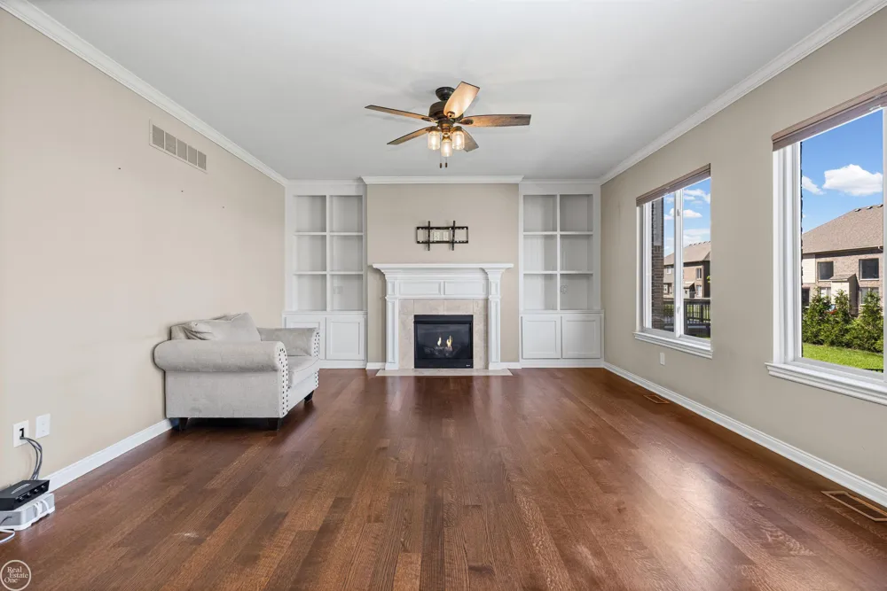 21961 Pinder Court Macomb Township, MI 48044