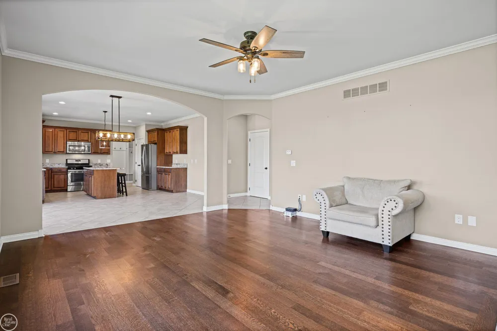 21961 Pinder Court Macomb Township, MI 48044