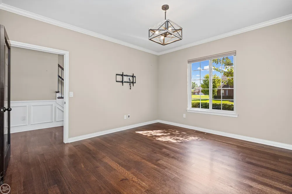 21961 Pinder Court Macomb Township, MI 48044