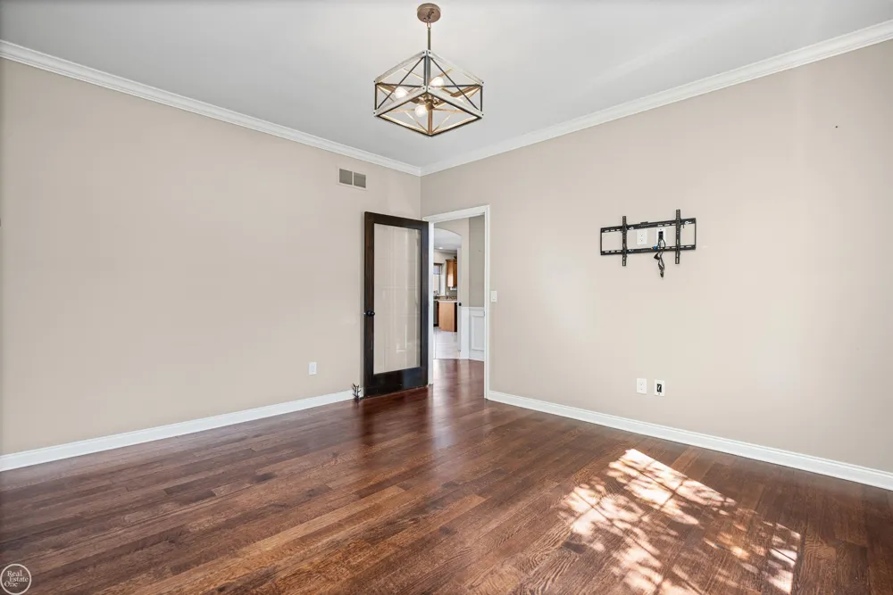 21961 Pinder Court Macomb Township, MI 48044