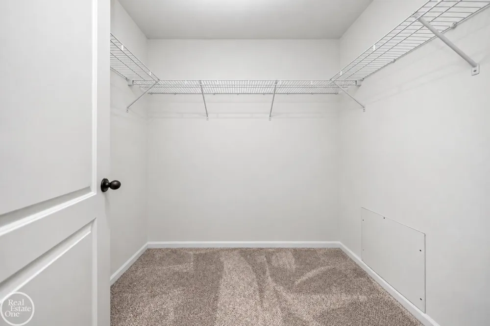 21961 Pinder Court Macomb Township, MI 48044