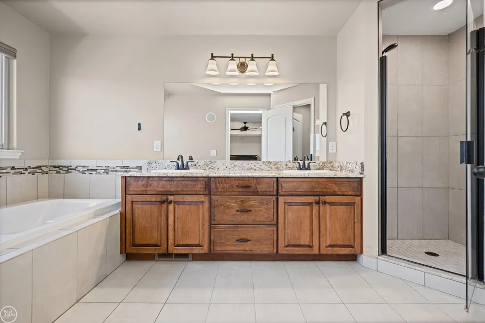 21961 Pinder Court Macomb Township, MI 48044