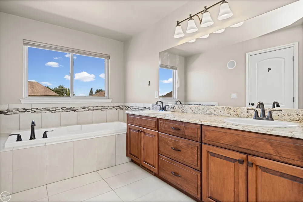 21961 Pinder Court Macomb Township, MI 48044