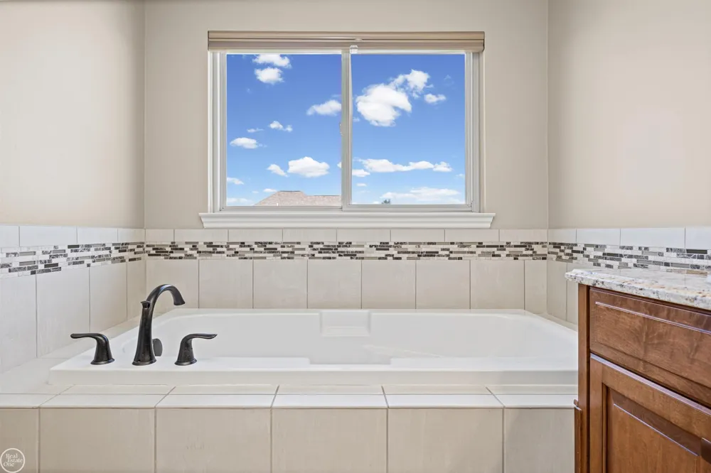 21961 Pinder Court Macomb Township, MI 48044