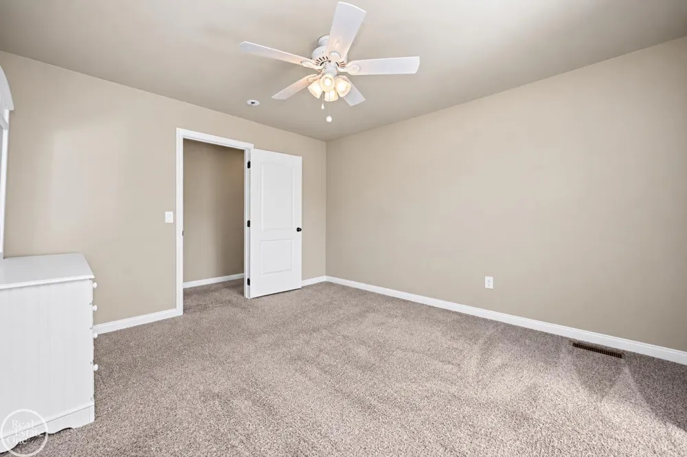 21961 Pinder Court Macomb Township, MI 48044
