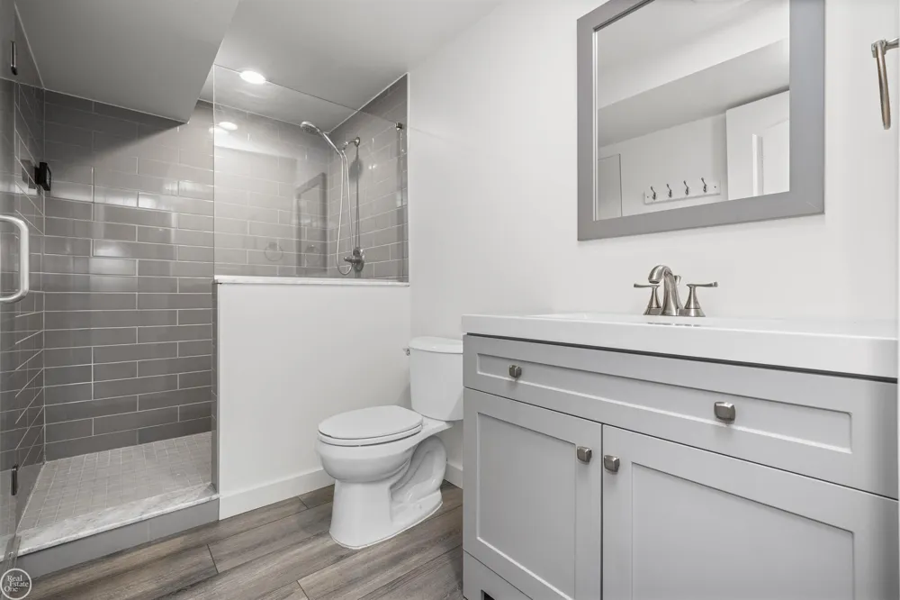 21961 Pinder Court Macomb Township, MI 48044