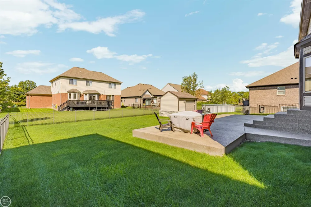 21961 Pinder Court Macomb Township, MI 48044