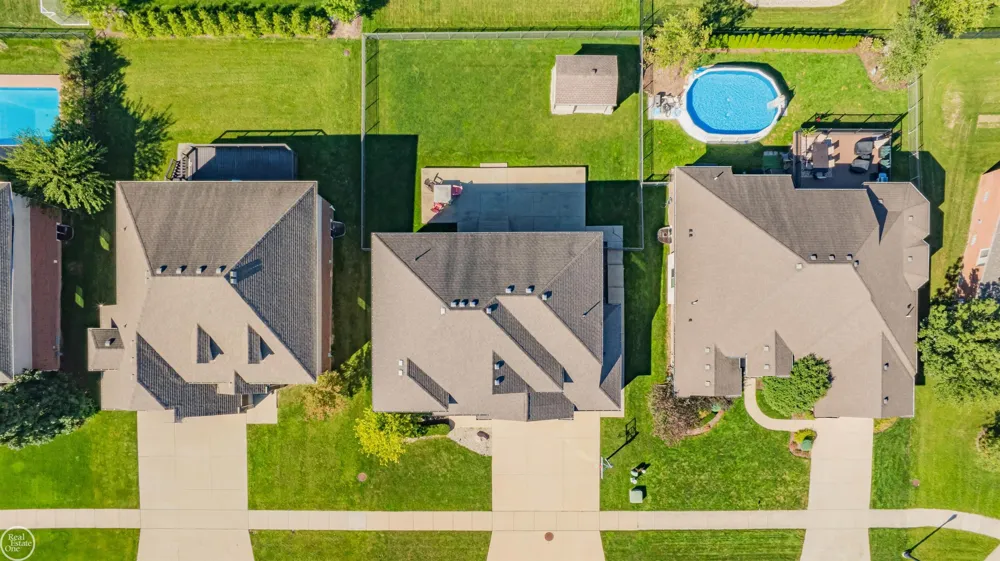 21961 Pinder Court Macomb Township, MI 48044