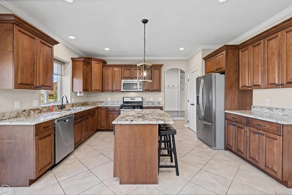 21961 Pinder Court Macomb Township, MI 48044