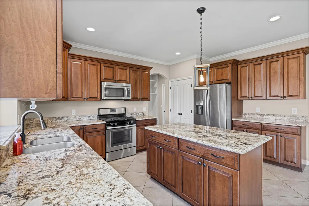 21961 Pinder Court Macomb Township, MI 48044