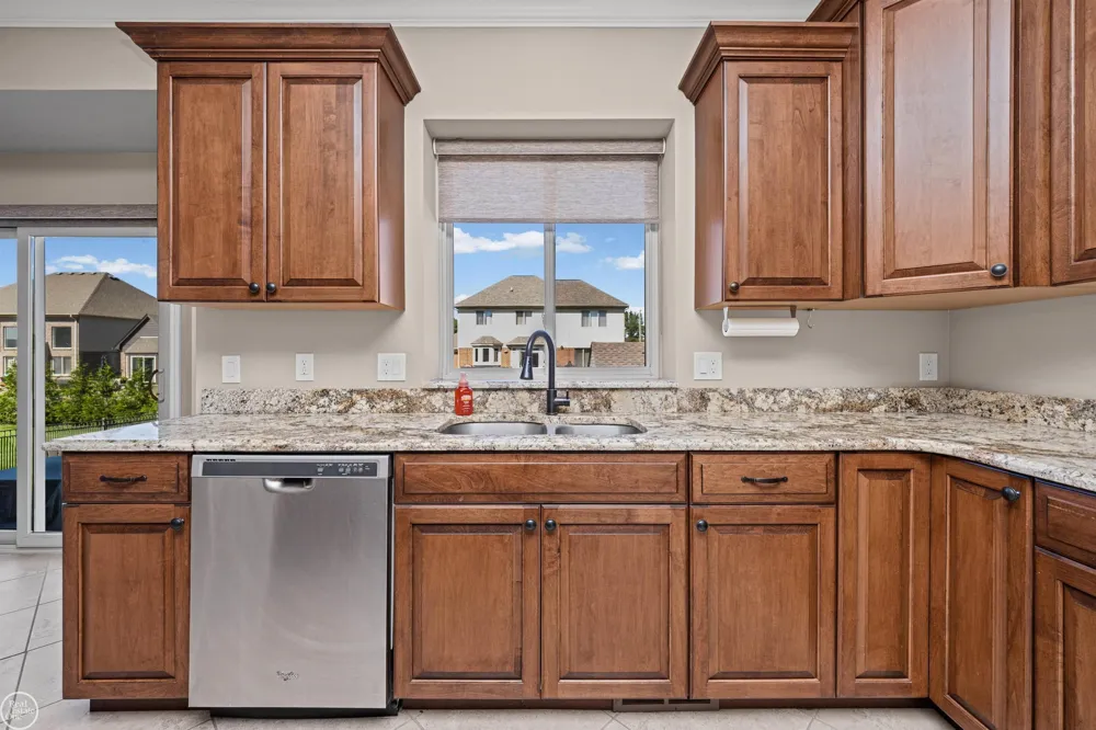 21961 Pinder Court Macomb Township, MI 48044