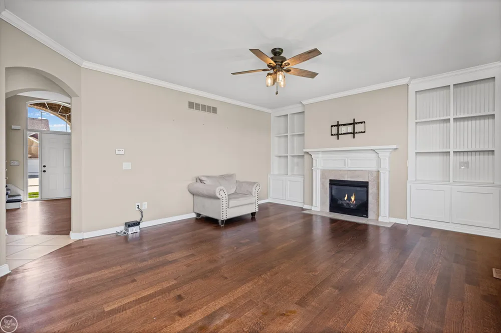 21961 Pinder Court Macomb Township, MI 48044