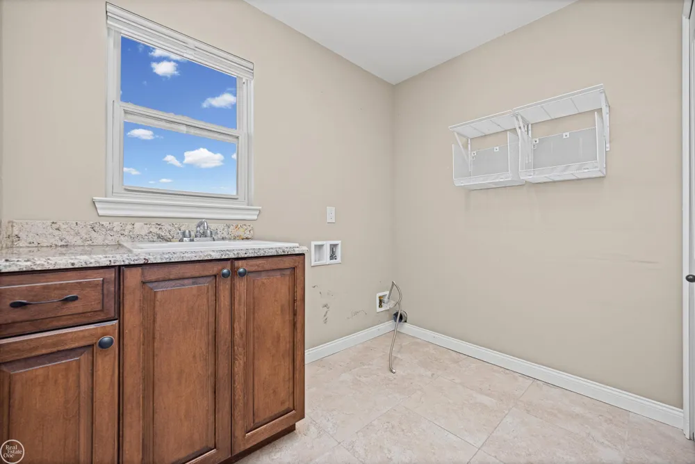 21961 Pinder Court Macomb Township, MI 48044