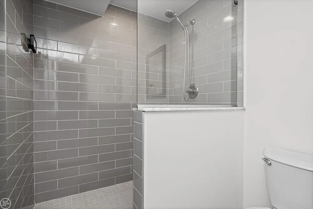 21961 Pinder Court Macomb Township, MI 48044