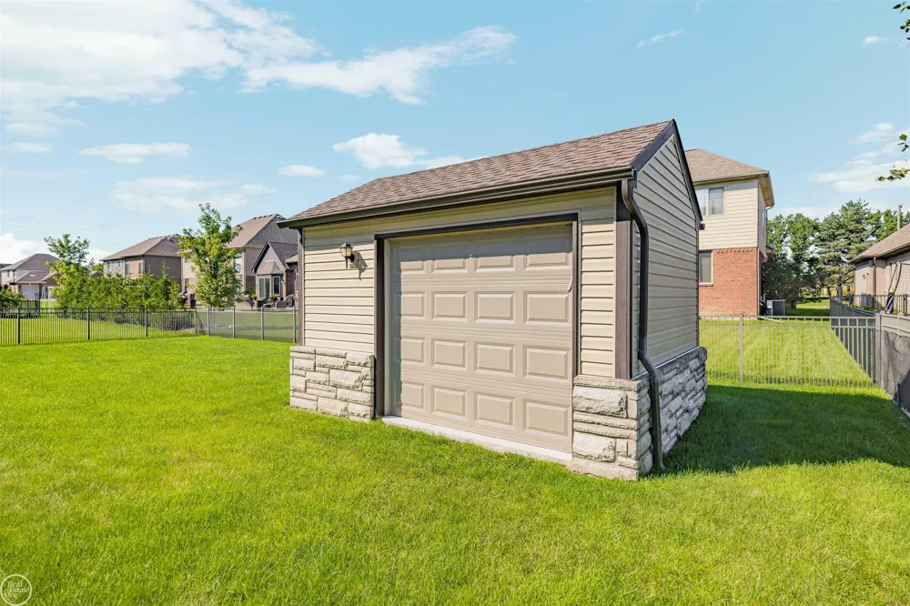 21961 Pinder Court Macomb Township, MI 48044