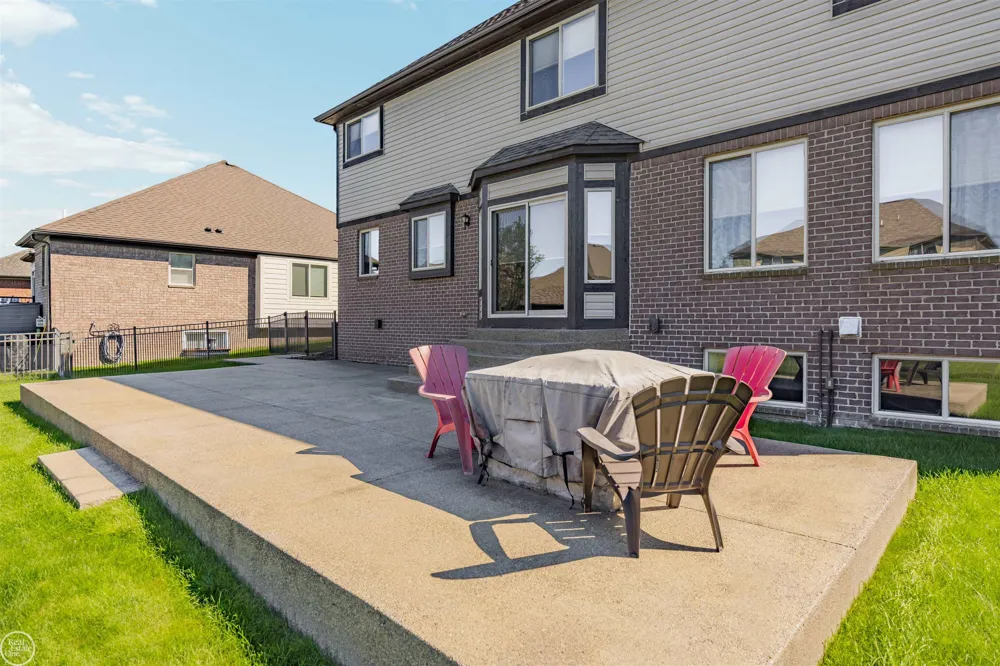 21961 Pinder Court Macomb Township, MI 48044