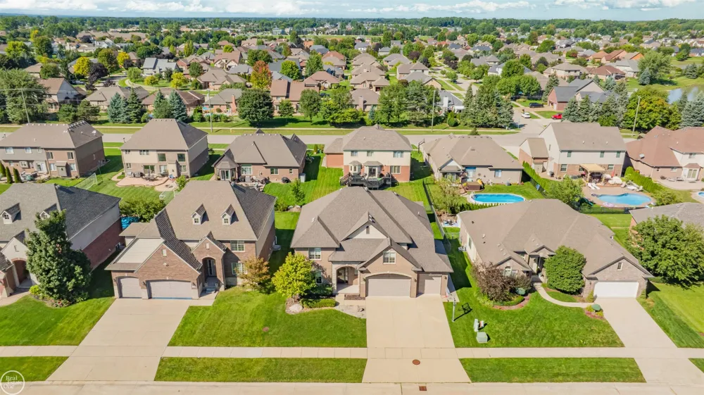 21961 Pinder Court Macomb Township, MI 48044