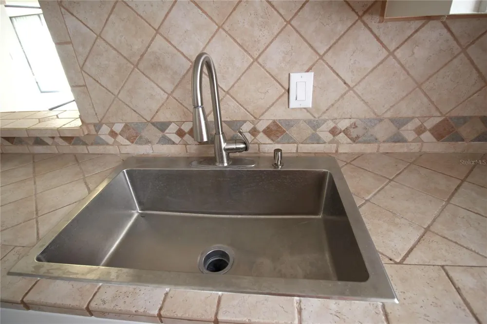 390 S WOODLANDS DRIVE Oldsmar, FL 34677