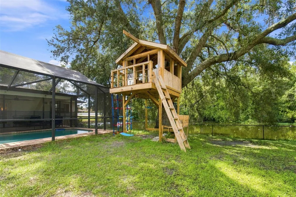 9639 ALVERNON DRIVE New Port Richey, FL 34655